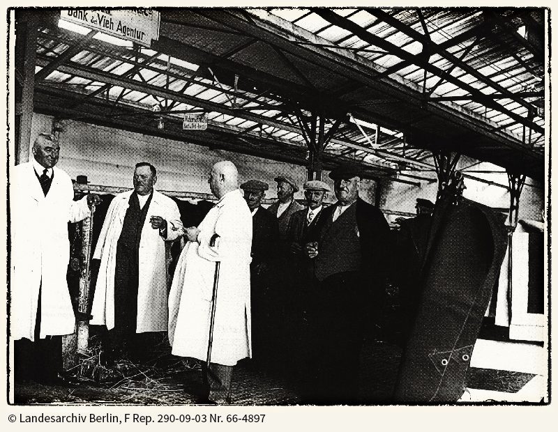 Landesarchiv_01_WEBSEITE_800px Geschäftsbetrieb während der Markttage, 1934